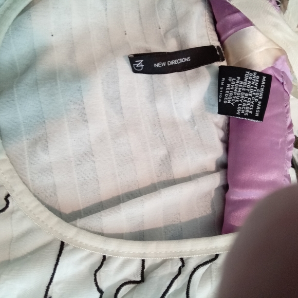 New Directions White with Black Trim Ruffle Size XL - Picture 7 of 7